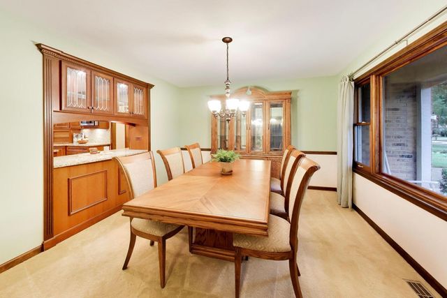 2302 Lisa Court, Palatine, IL 60067
