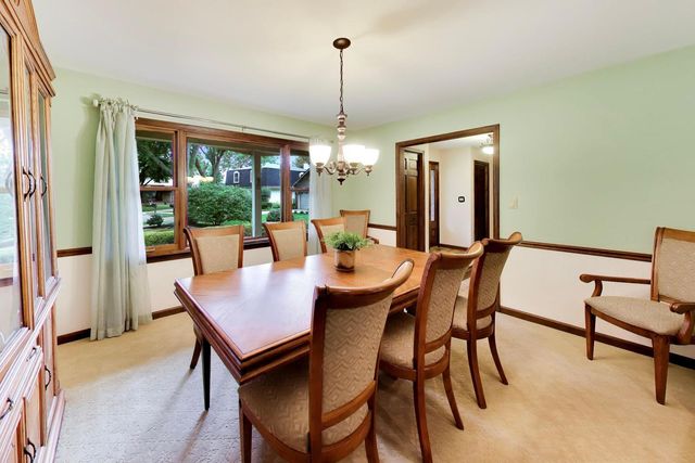 2302 Lisa Court, Palatine, IL 60067