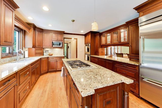 2302 Lisa Court, Palatine, IL 60067