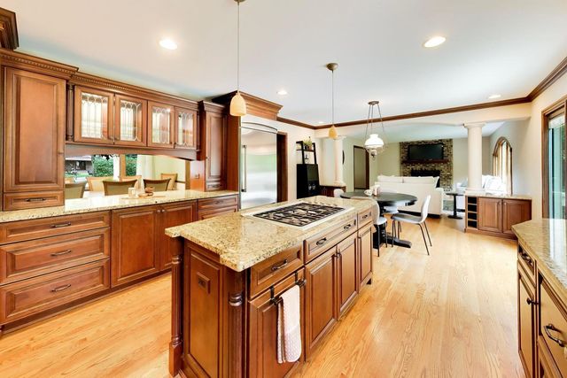 2302 Lisa Court, Palatine, IL 60067