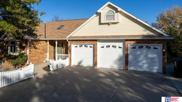 4720 Bingham Court, Lincoln, NE 68516
