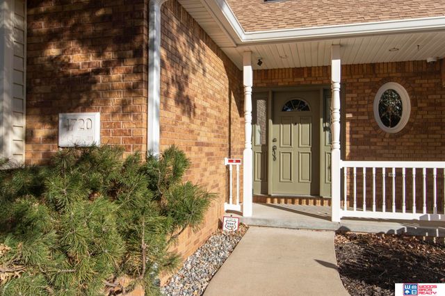 4720 Bingham Court, Lincoln, NE 68516