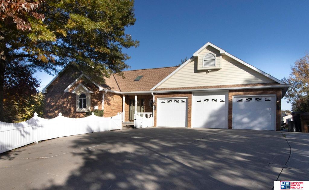 4720 Bingham Court, Lincoln, NE 68516