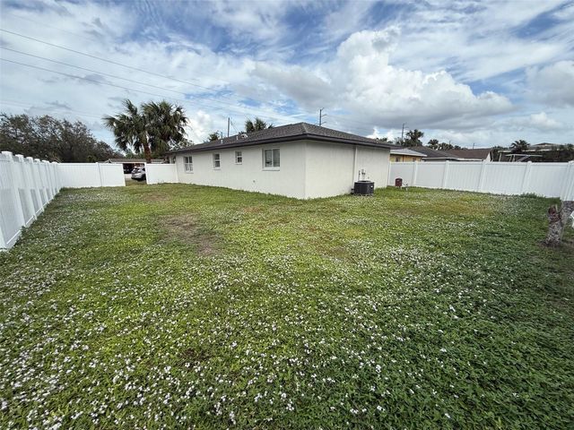 1802 MARTIN LUTHER KING AVENUE E, Bradenton, FL 34208
