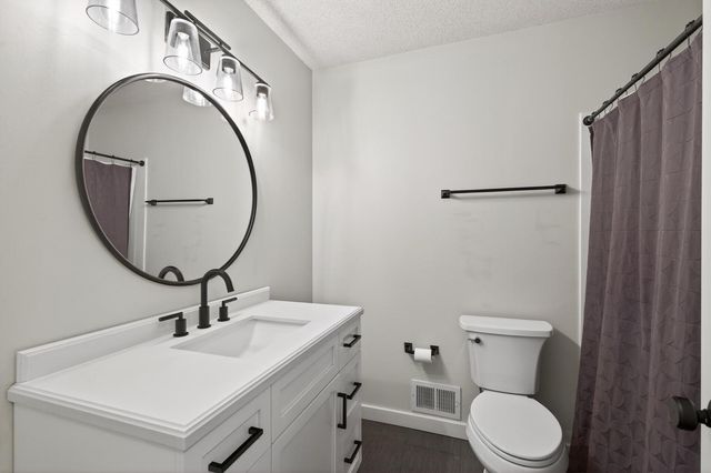 7148 Glenross Road, Woodbury, MN 55125