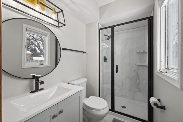 7148 Glenross Road, Woodbury, MN 55125