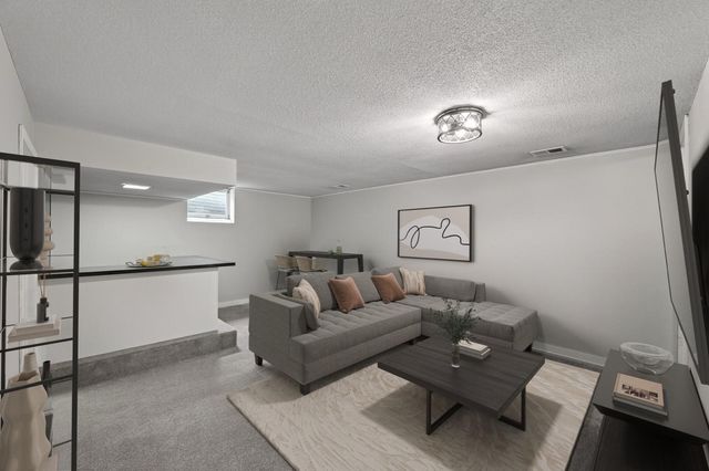 7148 Glenross Road, Woodbury, MN 55125