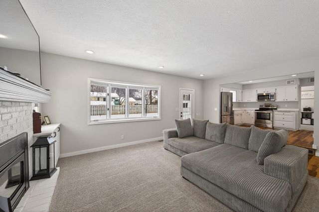 7148 Glenross Road, Woodbury, MN 55125