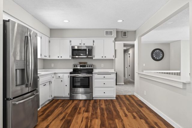 7148 Glenross Road, Woodbury, MN 55125