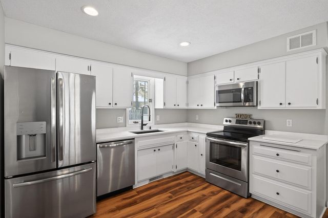 7148 Glenross Road, Woodbury, MN 55125