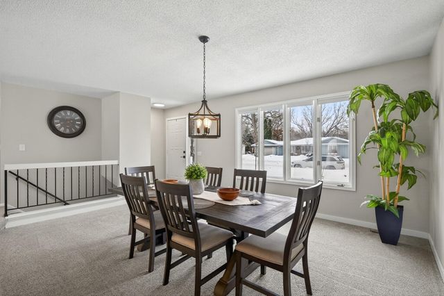 7148 Glenross Road, Woodbury, MN 55125