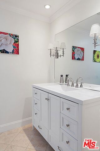 200 N Swall Drive 455, Beverly Hills, CA 90211