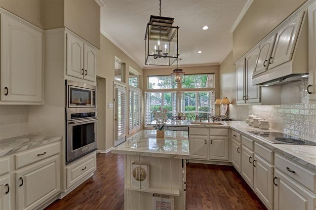 46 N Copperknoll Circle, The Woodlands, TX 77381