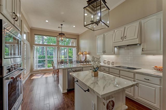 46 N Copperknoll Circle, The Woodlands, TX 77381