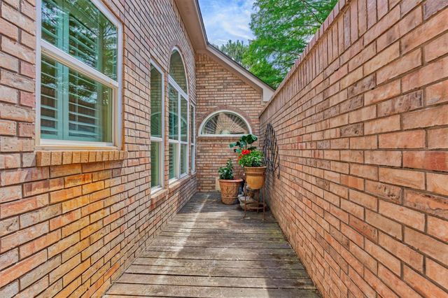 46 N Copperknoll Circle, The Woodlands, TX 77381