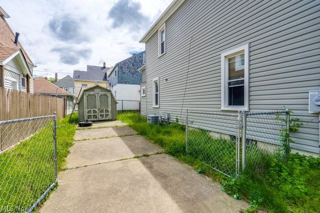 123 7th Street NW, Barberton, OH 44203