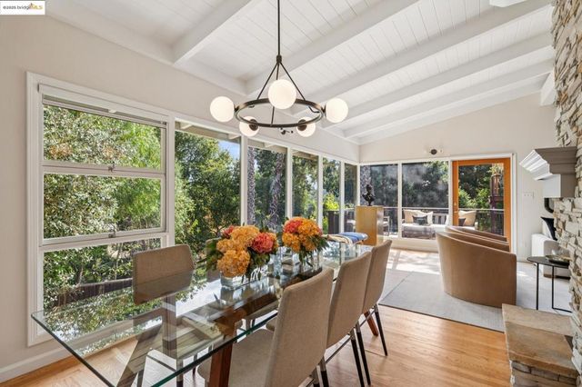 1297 Sunnyhills Rd, Oakland, CA 94610