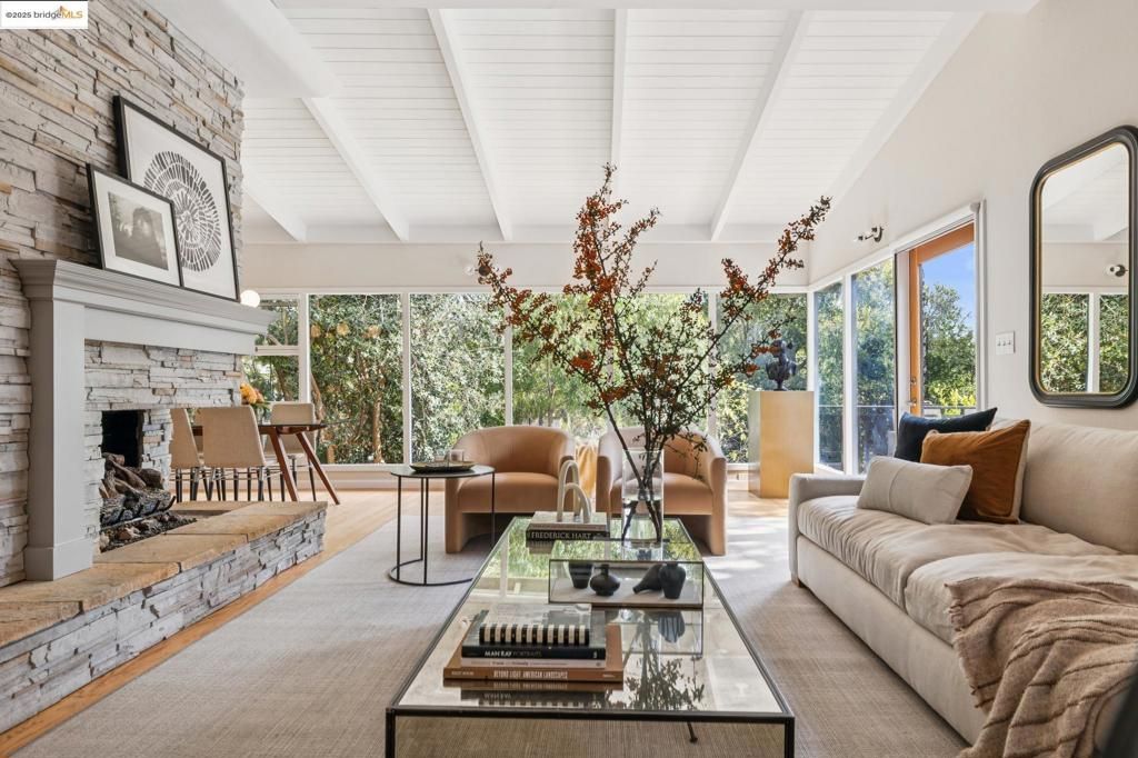 1297 Sunnyhills Rd, Oakland, CA 94610