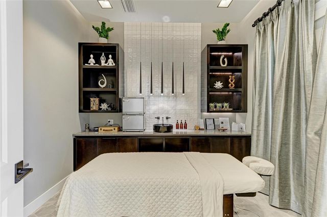 6017 MESA GLEN, Sarasota, FL 34243