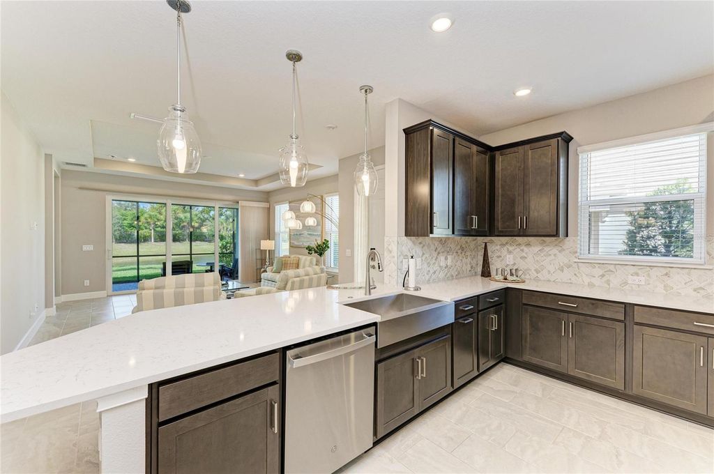 Image 12 of property listing at 6017 MESA GLEN, Bradenton, FL 34203