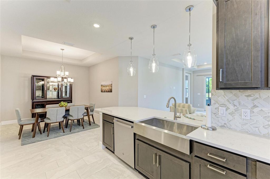 Image 15 of property listing at 6017 MESA GLEN, Bradenton, FL 34203