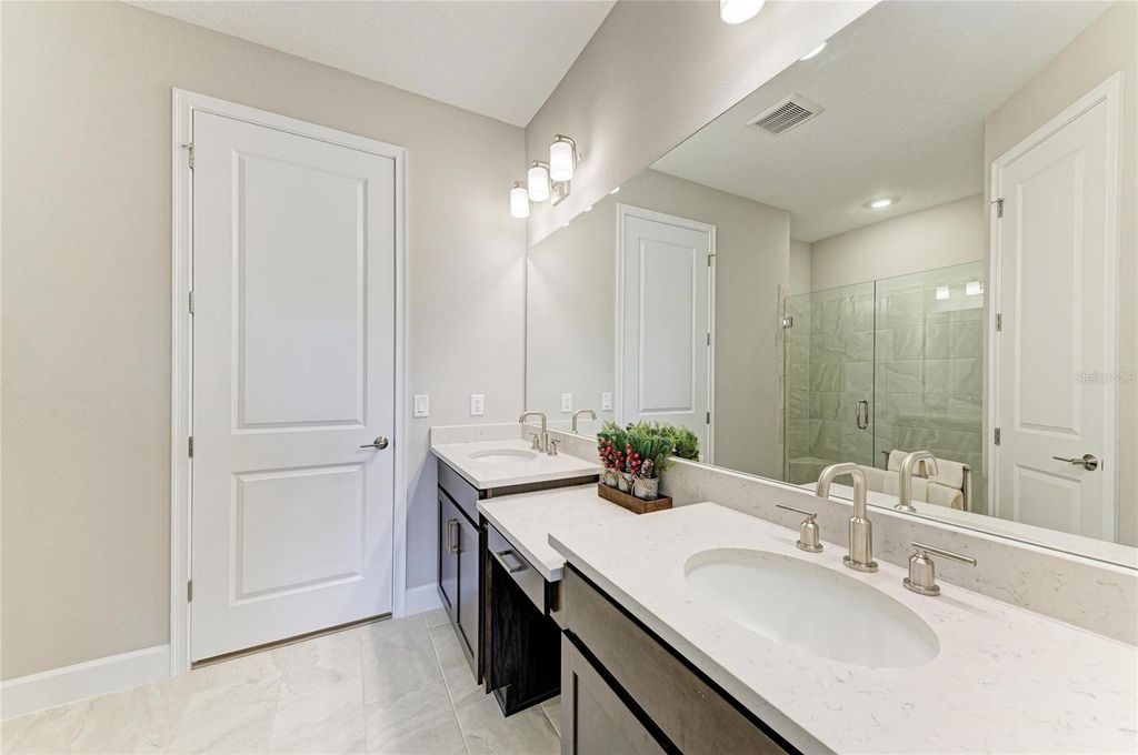 Image 21 of property listing at 6017 MESA GLEN, Bradenton, FL 34203