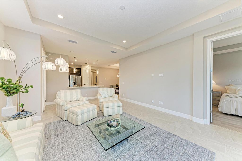 Image 8 of property listing at 6017 MESA GLEN, Bradenton, FL 34203