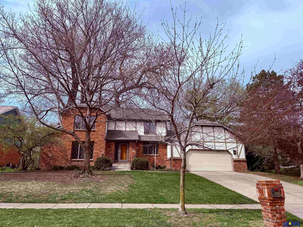 1205 Evergreen Drive, Lincoln, NE 68510