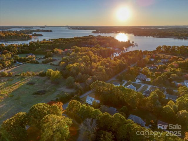 101 Lynn Cove Lane, Mooresville, NC 28117