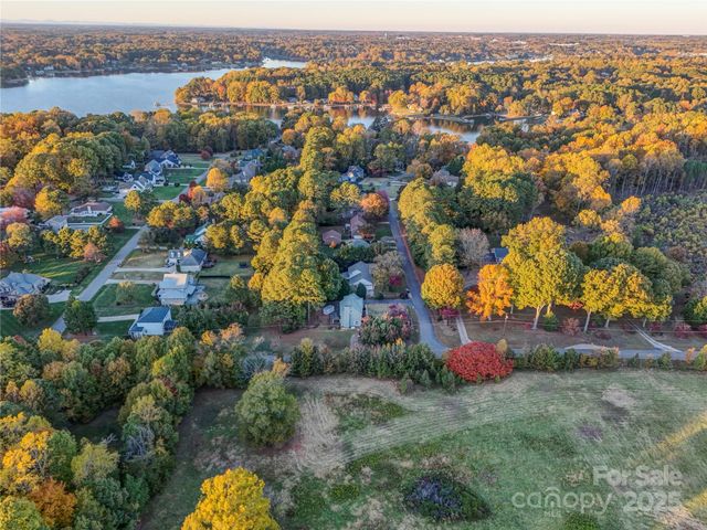 101 Lynn Cove Lane, Mooresville, NC 28117