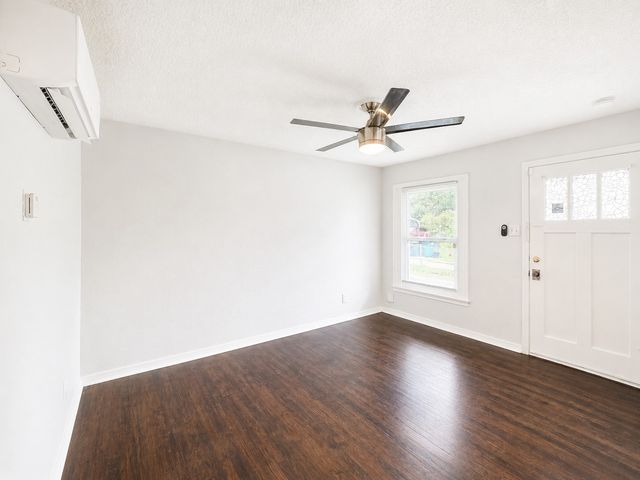 1819 Brittain Street, Fort Worth, TX 76111