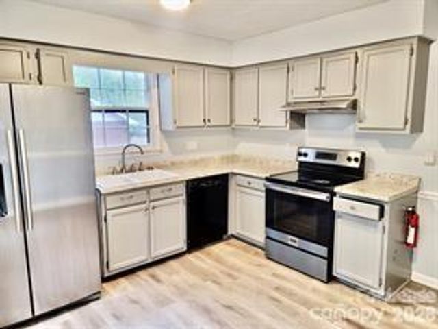 6414 Rockshire Drive, Charlotte, NC 28227