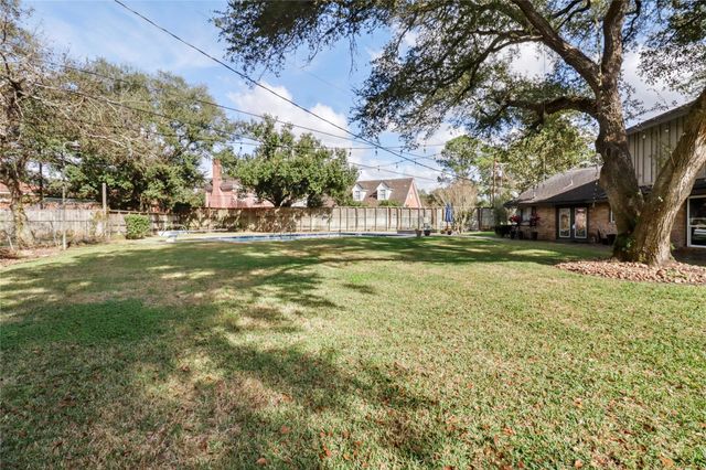 3 Pine Place, Angleton, TX 77515