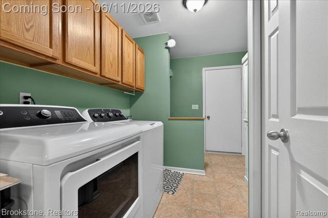 25406 Willowbrook Court, Flat Rock, MI 48134