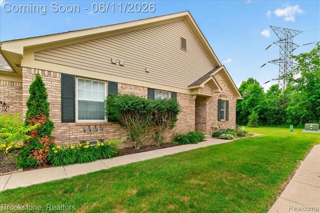 25406 Willowbrook Court, Flat Rock, MI 48134