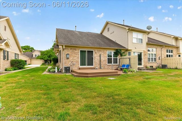 25406 Willowbrook Court, Flat Rock, MI 48134