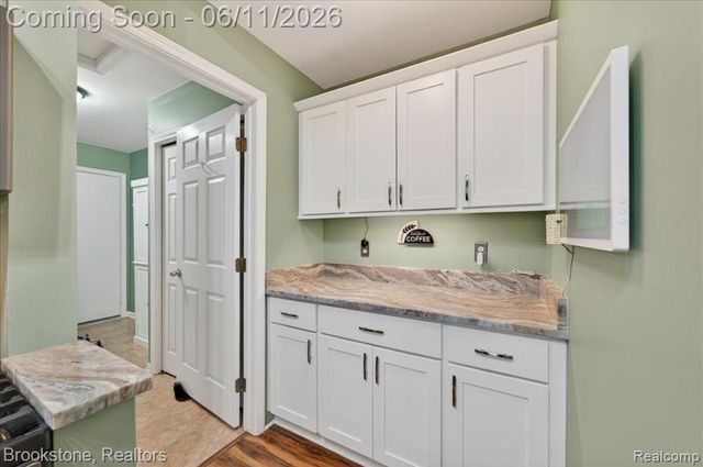 25406 Willowbrook Court, Flat Rock, MI 48134