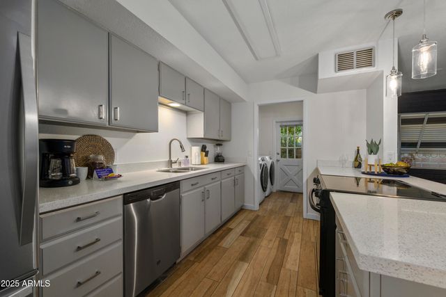 320 E GENEVA Drive, Tempe, AZ 85282