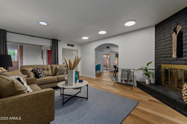 320 E GENEVA Drive, Tempe, AZ 85282