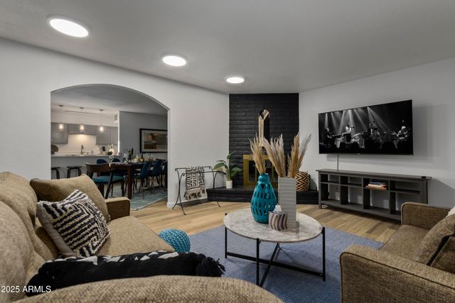 320 E GENEVA Drive, Tempe, AZ 85282