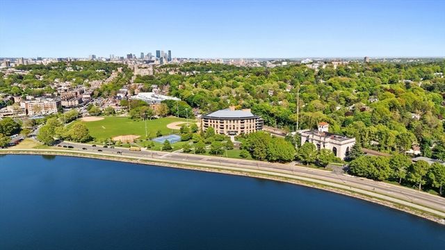 2400 Beacon St 409, Boston, MA 02467