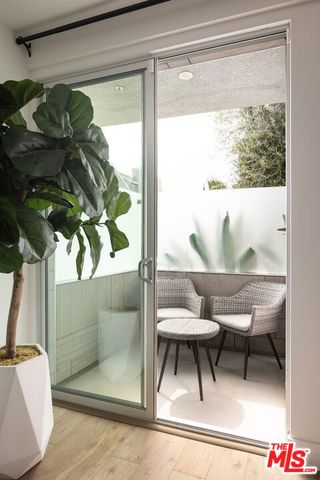 11979 Walnut Lane 1, Los Angeles, CA 90025