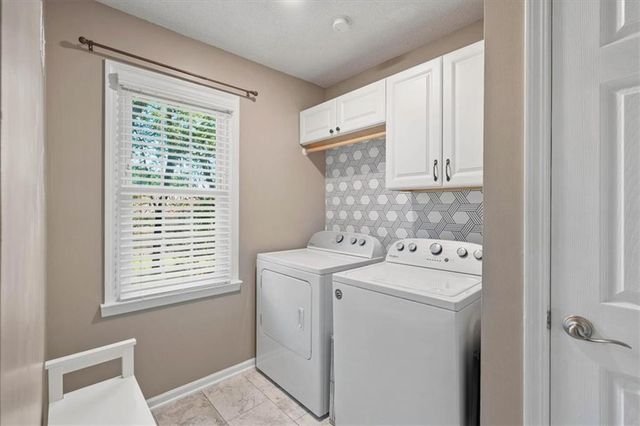 7816 W 115th Street, Overland Park, KS 66210