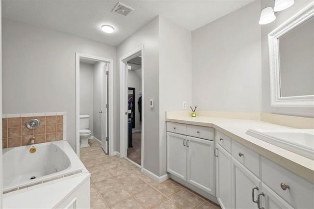 7816 W 115th Street, Overland Park, KS 66210