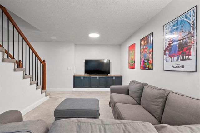 7816 W 115th Street, Overland Park, KS 66210