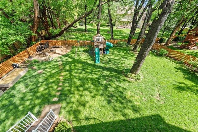 7816 W 115th Street, Overland Park, KS 66210