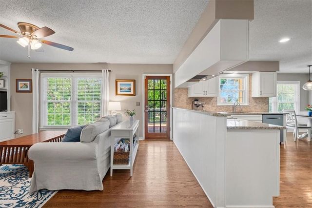 7816 W 115th Street, Overland Park, KS 66210