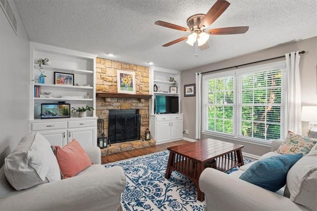 7816 W 115th Street, Overland Park, KS 66210