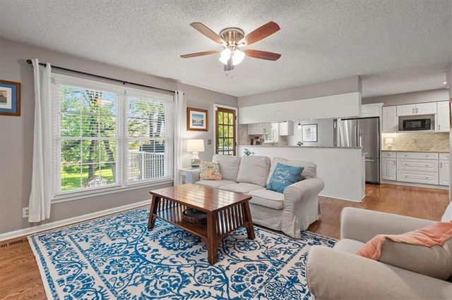 7816 W 115th Street, Overland Park, KS 66210