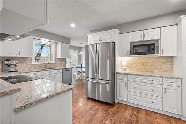 7816 W 115th Street, Overland Park, KS 66210